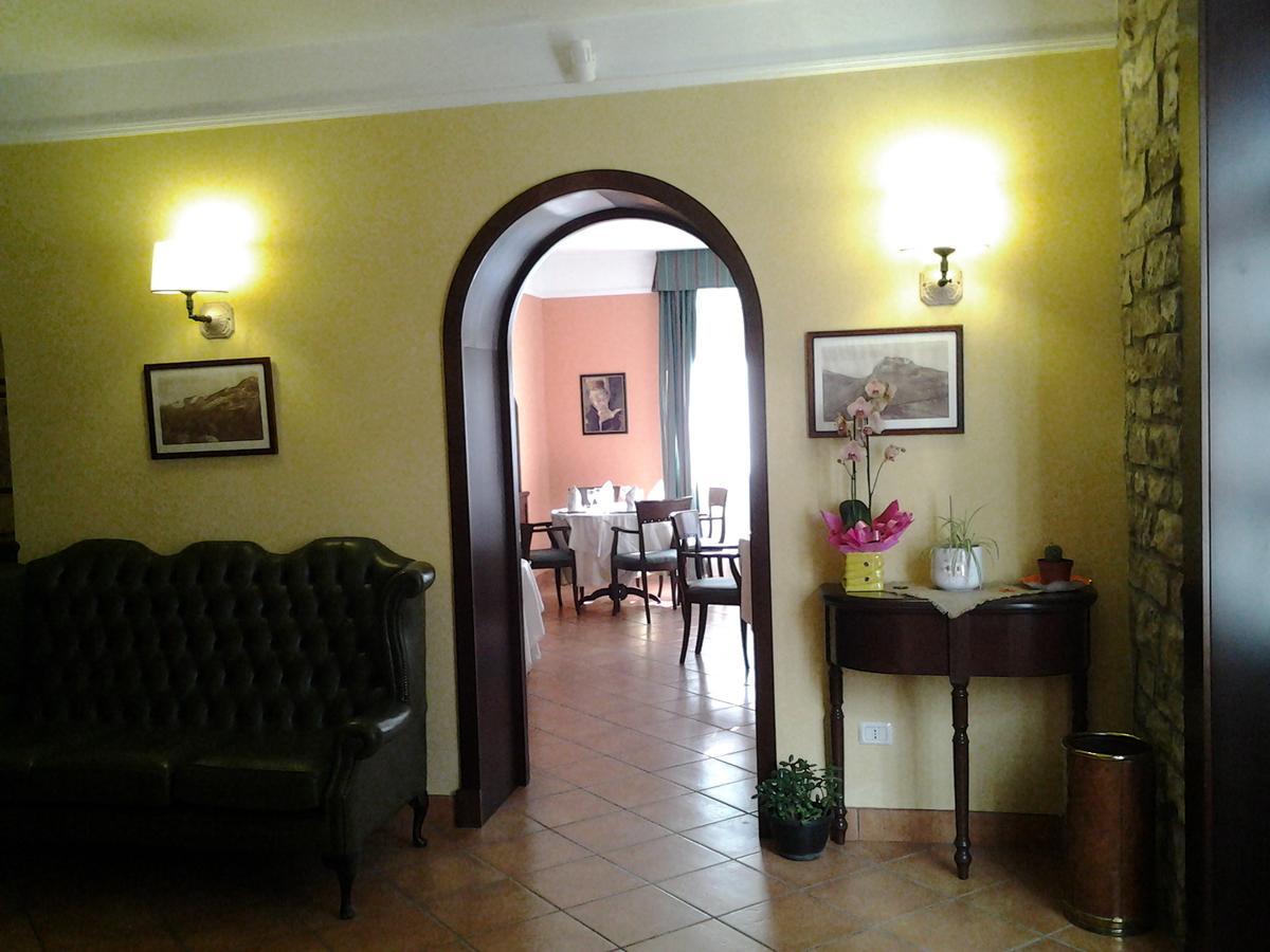 Casale Maginulfo Hotel Roccamandolfi Buitenkant foto